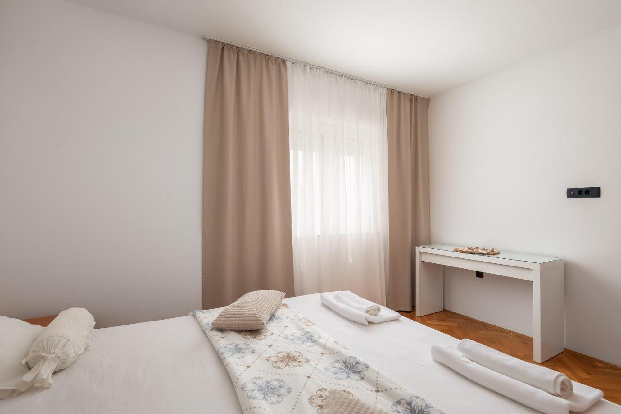 Bella Figura - Heated Pool Omis