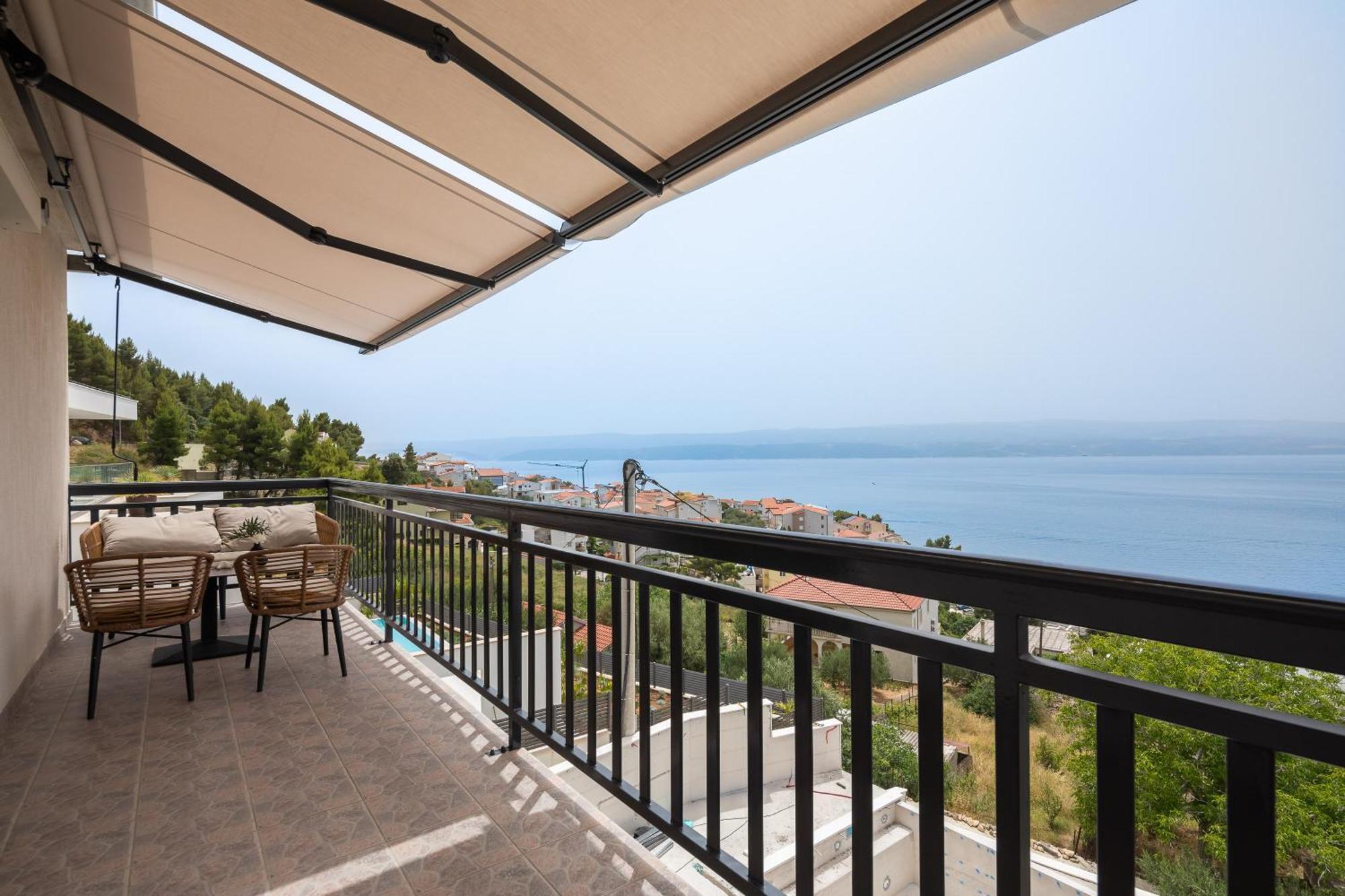 Bella Figura - Heated Pool Apartment *