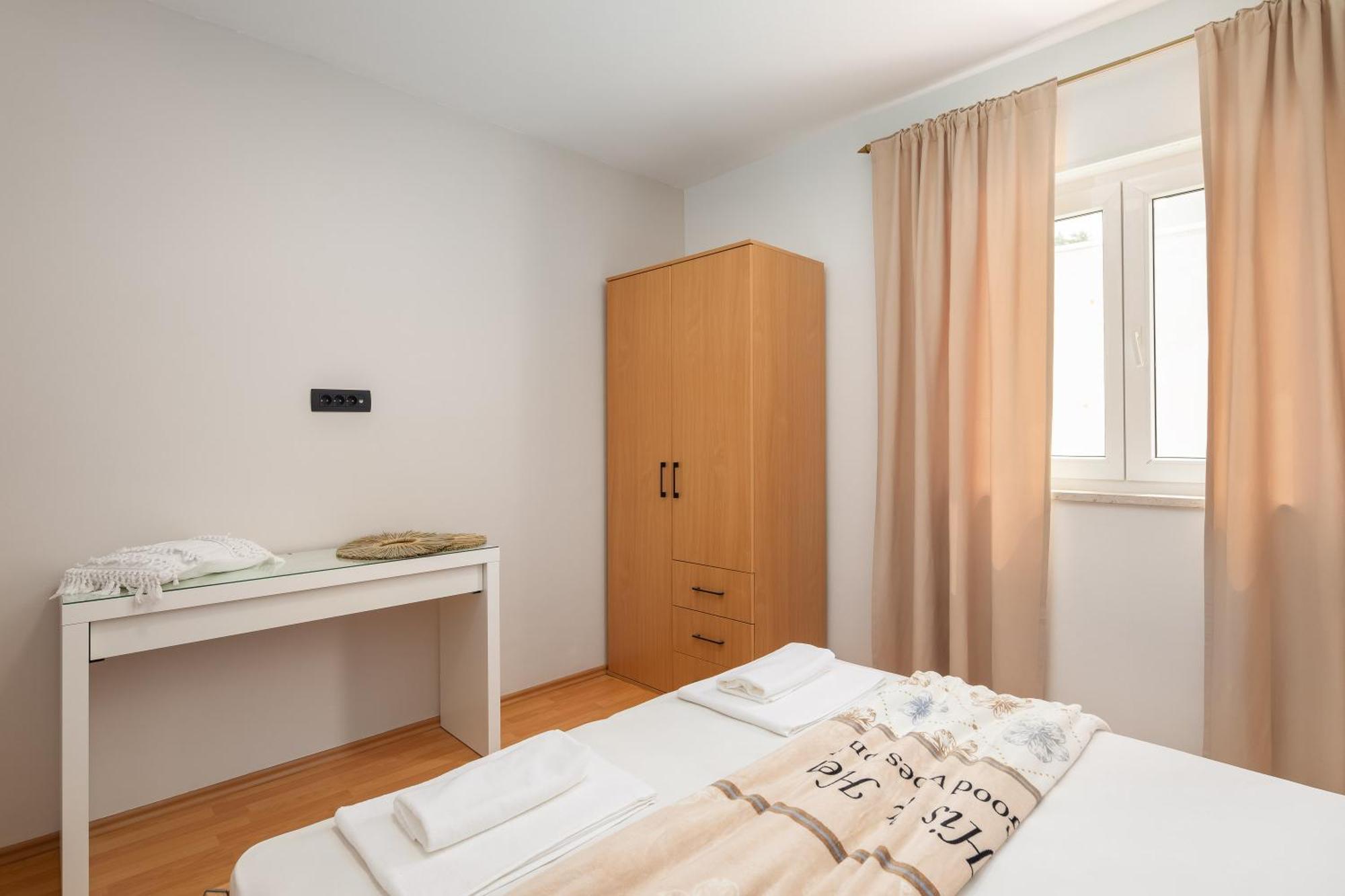 Bella Figura - Heated Pool Apartment *