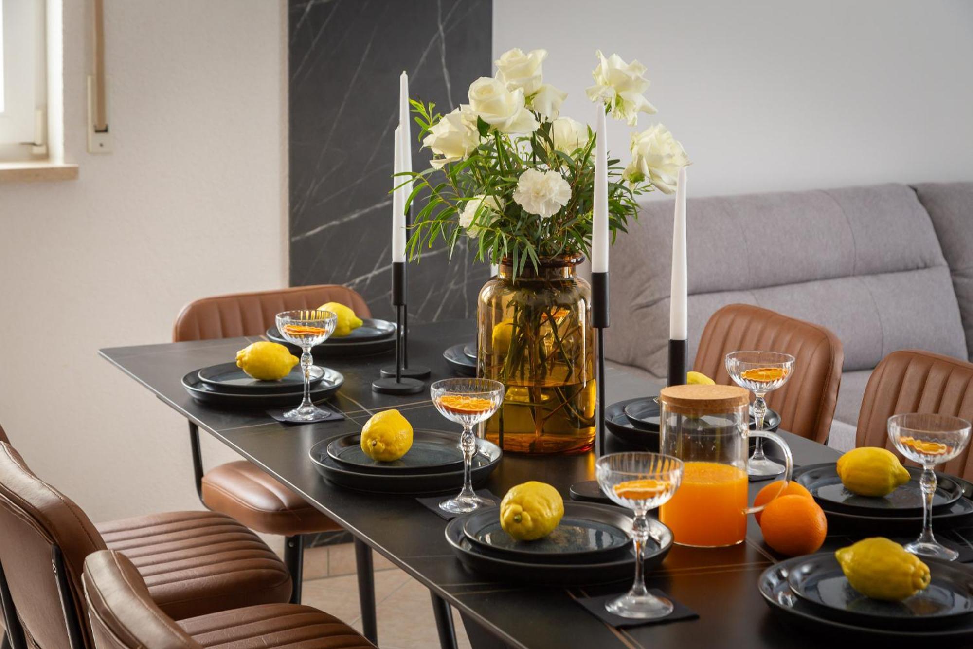 Bella Figura - Heated Pool Apartment