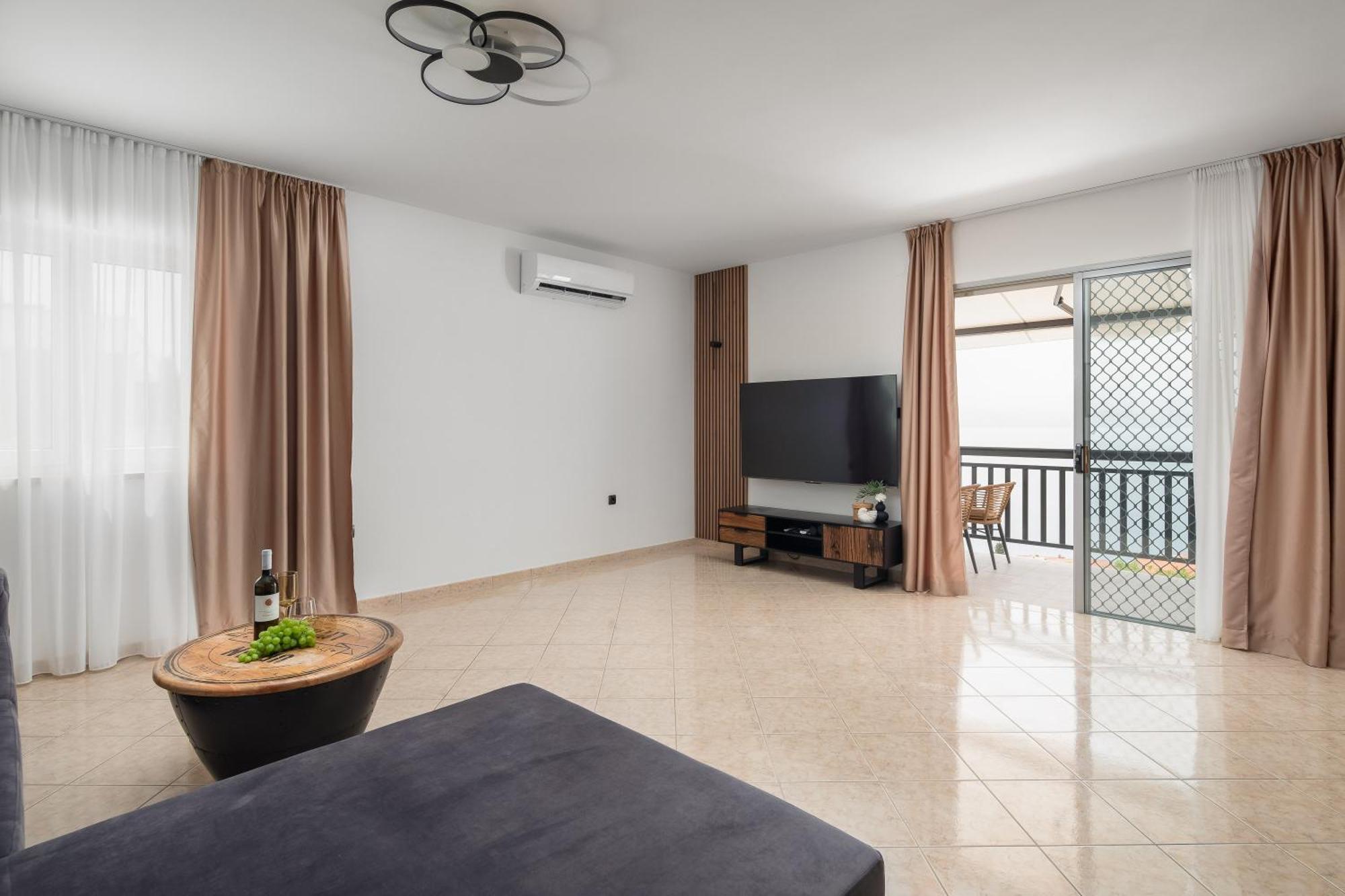 Apartment Bella Figura - Heated Pool Omis