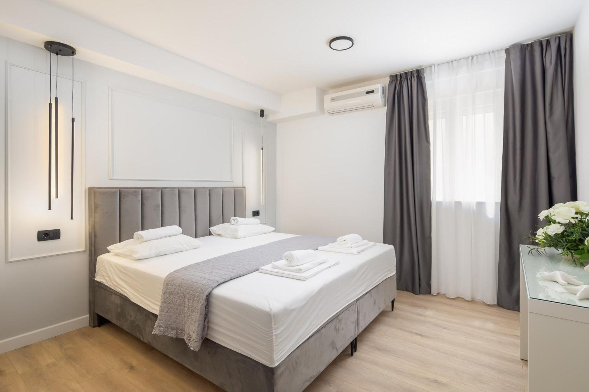 Bella Figura - Heated Pool Apartment Omis