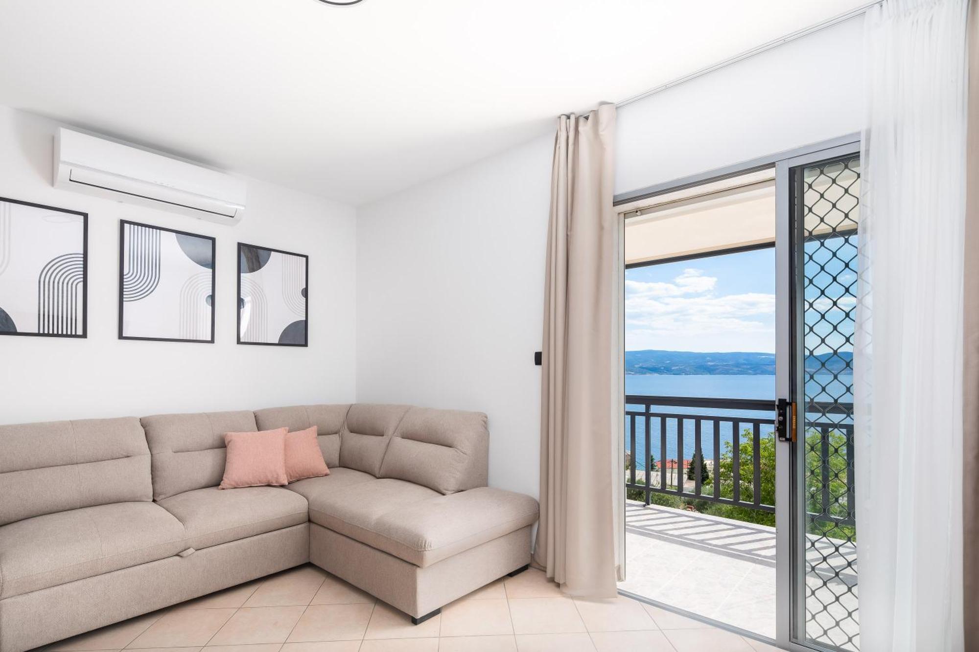 Bella Figura - Heated Pool Apartment